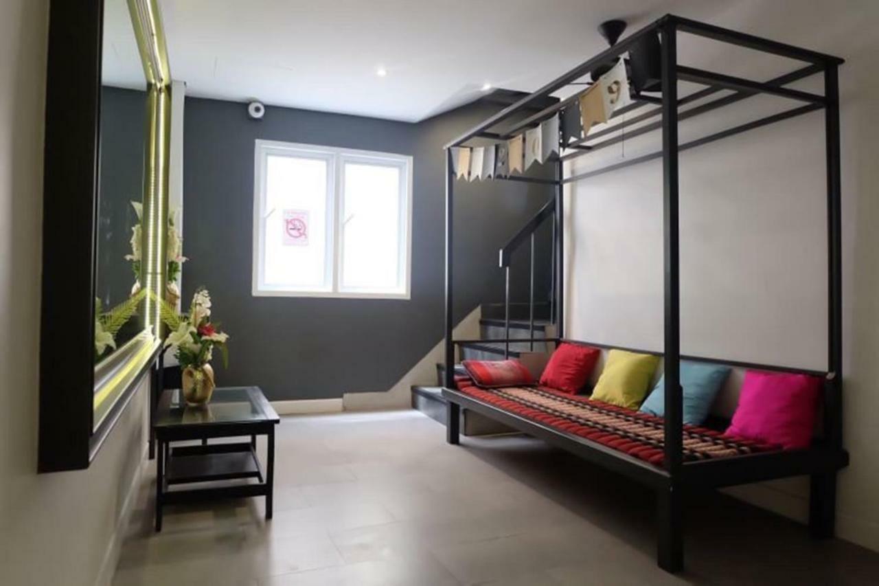 Four Sisters Homestay بانكوك المظهر الخارجي الصورة